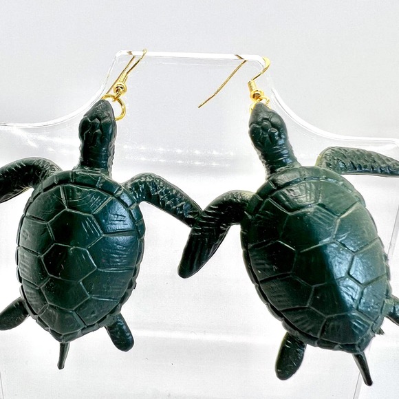 Sea Turtle Earrings - Ocean Earrings - Zoo Earrings - Teacher Earrings - Beach - Picture 3 of 7
